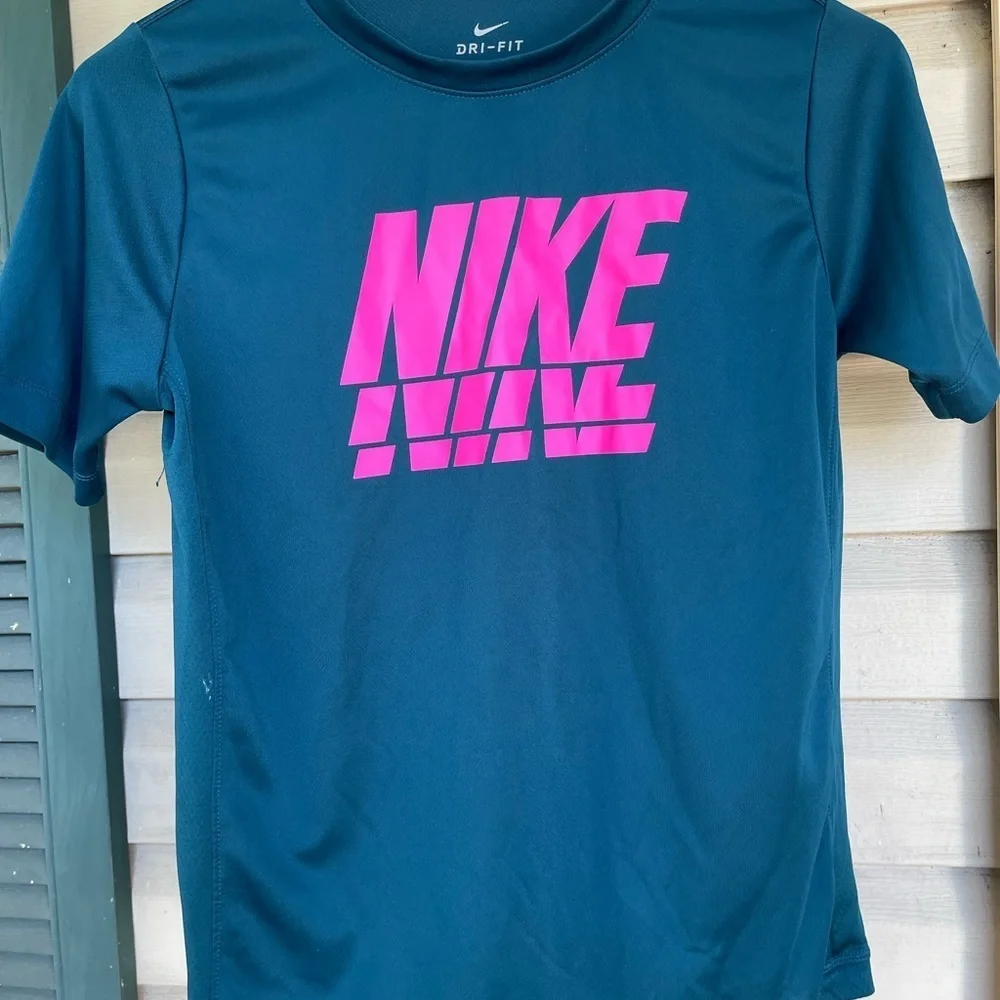 Nike Dri-fit sportswear shirts for women